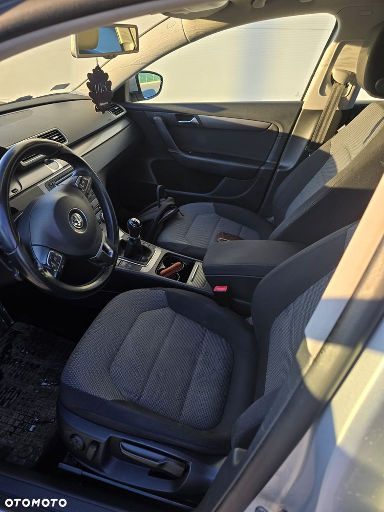 Volkswagen Passat 1.6 TDI Comfortline - 10