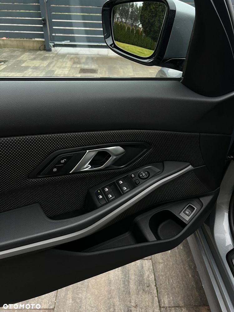 BMW Seria 3 318i - 12