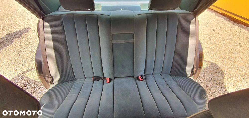 Mercedes-Benz W124 (1984-1993) - 11