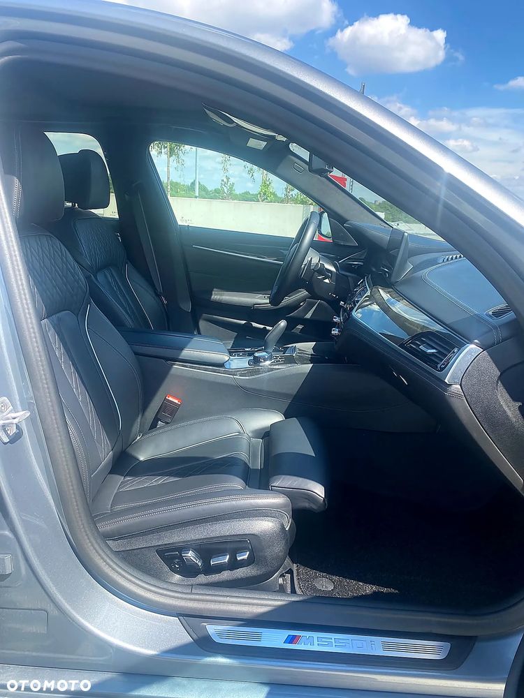 BMW Seria 5 M550i xDrive - 35