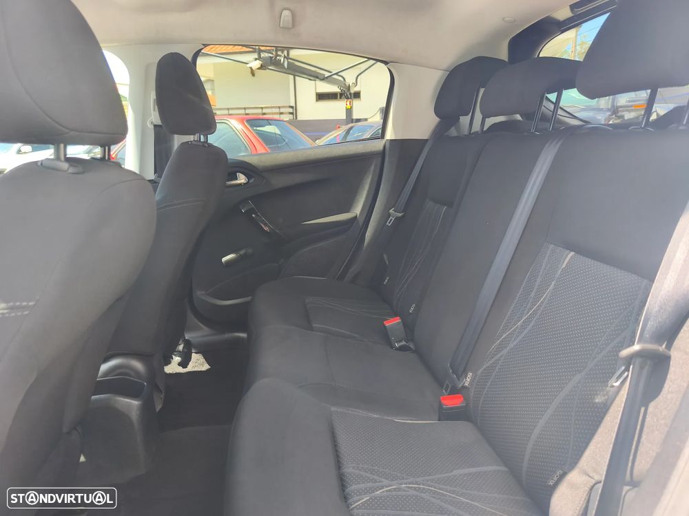 Peugeot 208 1.4 HDi SE Style - 8