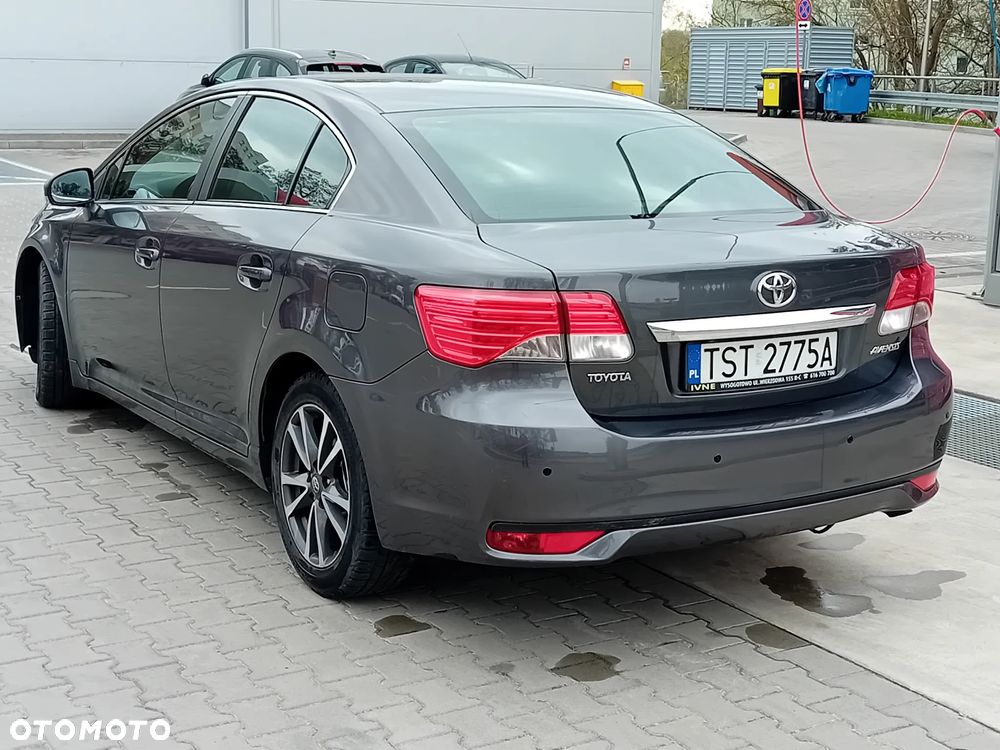 Toyota Avensis 2.2 D-4D Premium - 4