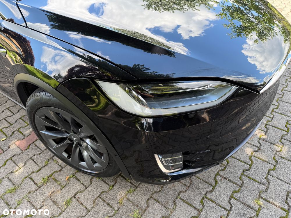 Tesla Model X - 33