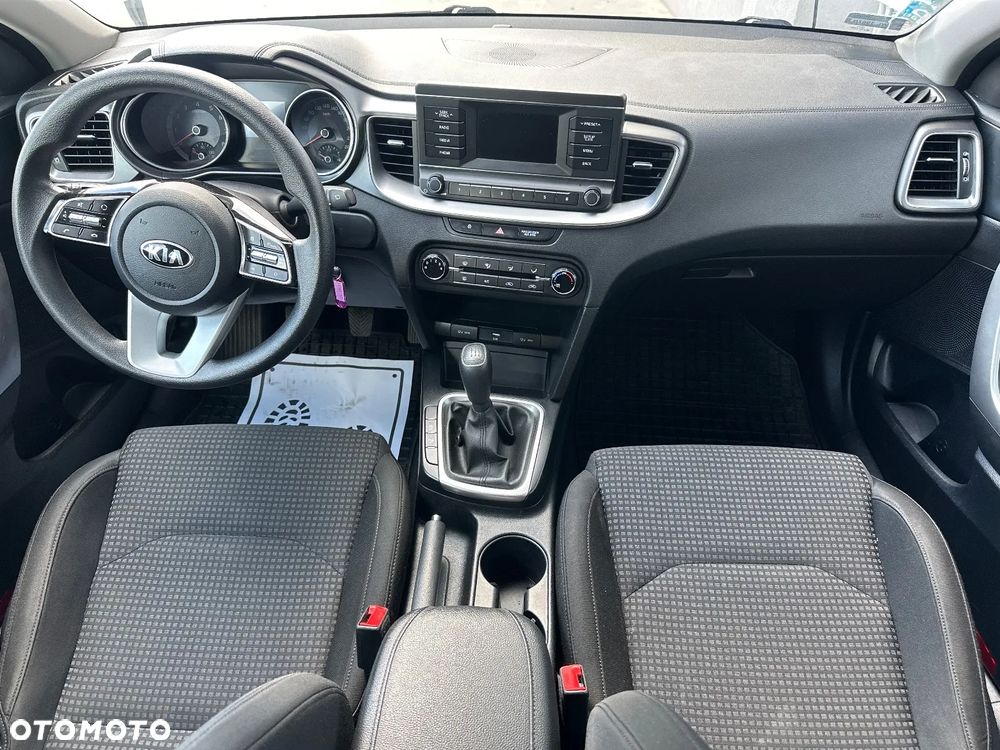 Kia Ceed - 24