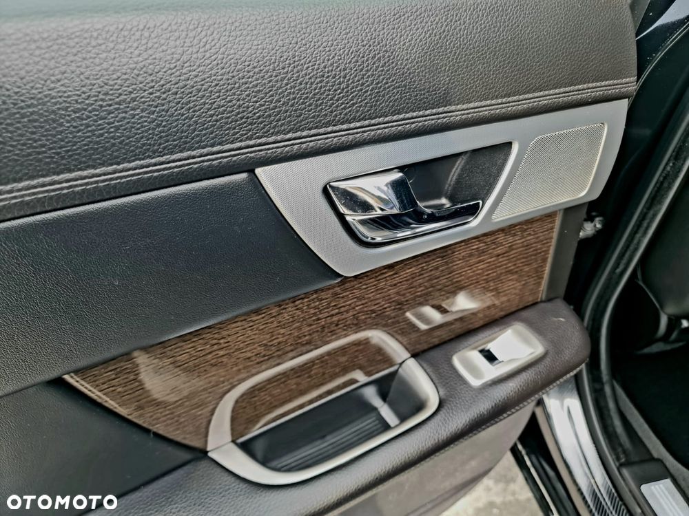 Jaguar XF 2.2 D R-Sport - 26
