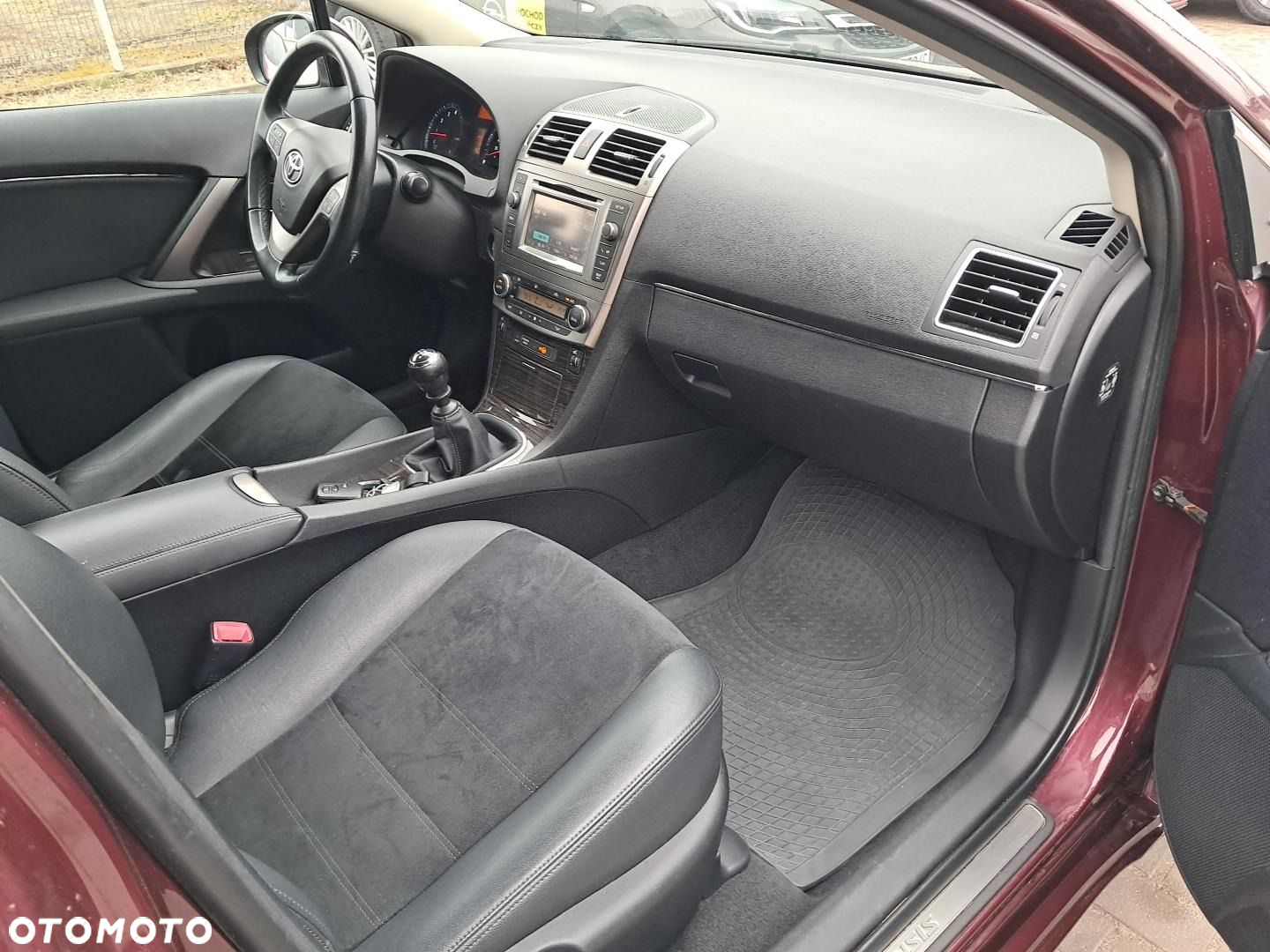 Toyota Avensis 1.8 Premium EU5 - 12