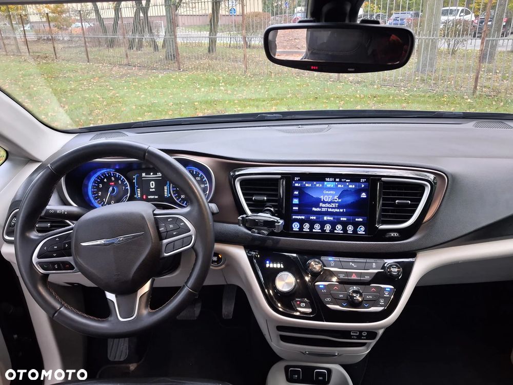 Chrysler Pacifica - 15