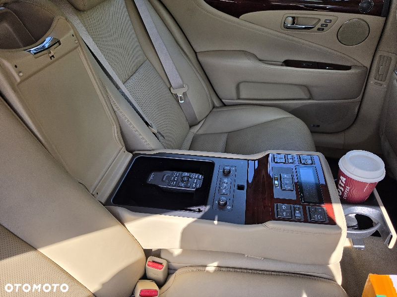 Lexus LS 600h Elegance - 7