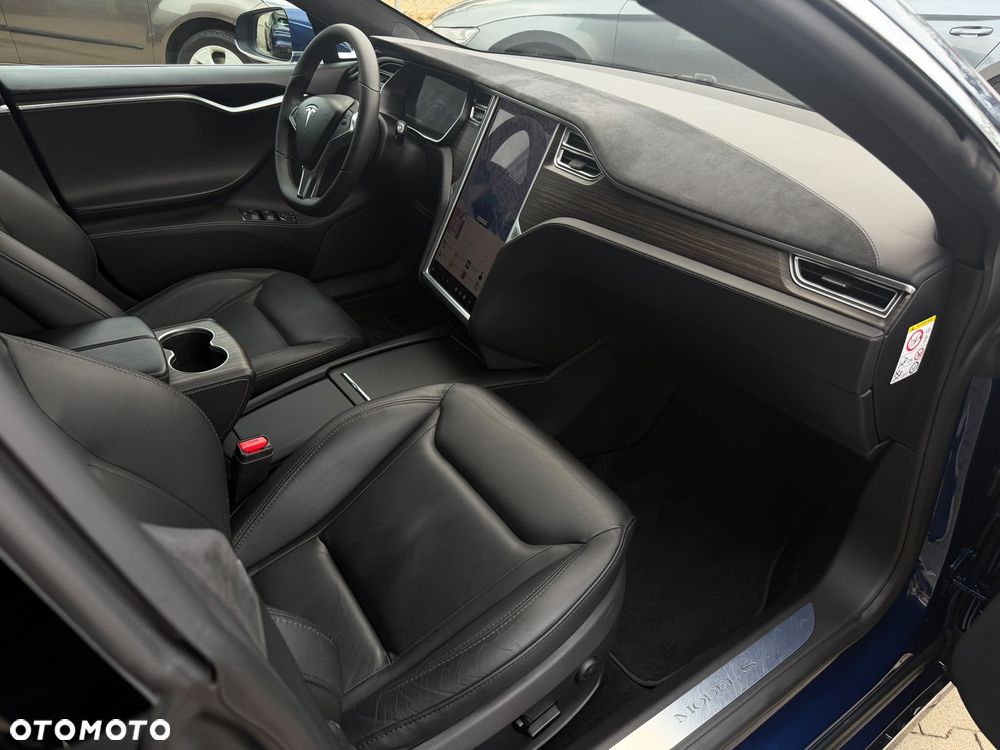 Tesla Model S - 28