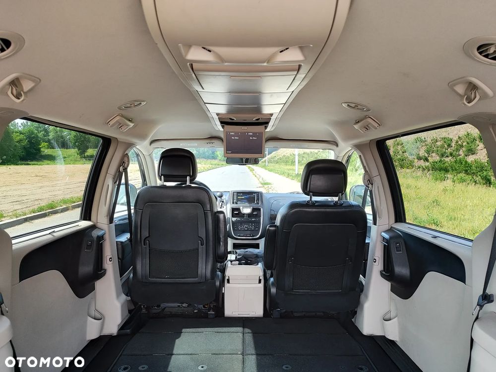 Chrysler Town & Country 3.6 Limited - 14