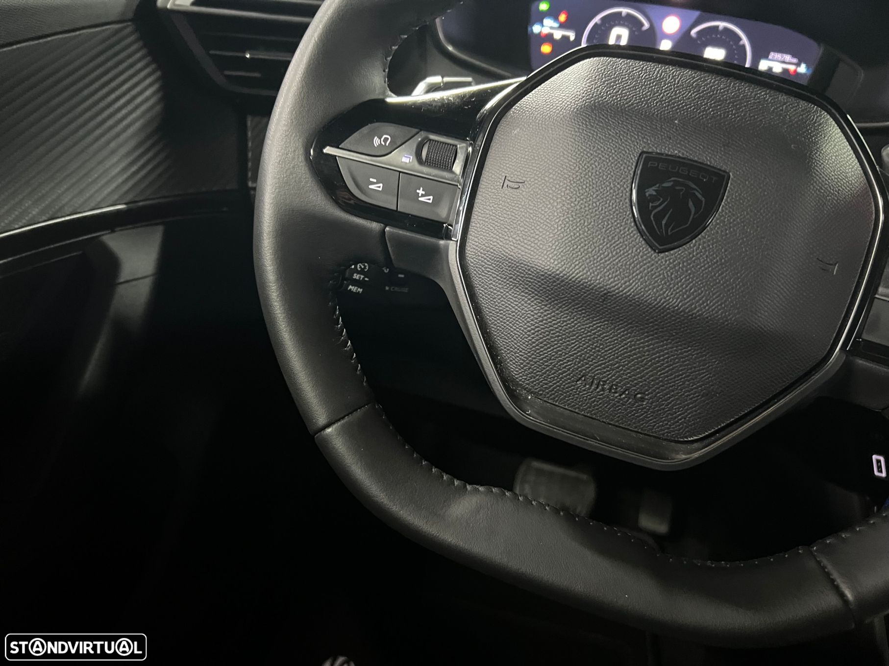 Peugeot 2008 1.2 PureTech Allure Pack EAT8 - 24