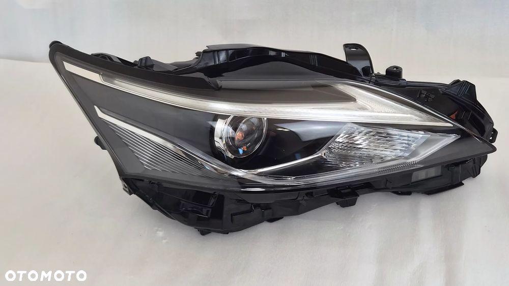 LAMPA PRAWA PRZÓD LEXUS CT 200H F-SPORT LIFT 2018- - 1