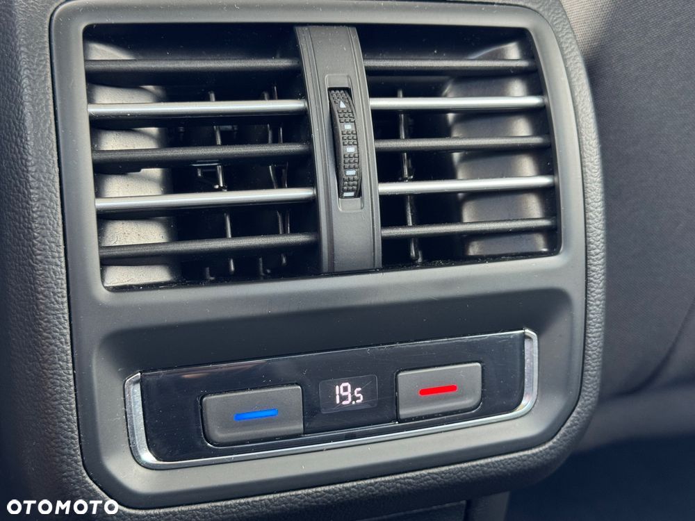 Volkswagen Passat - 25