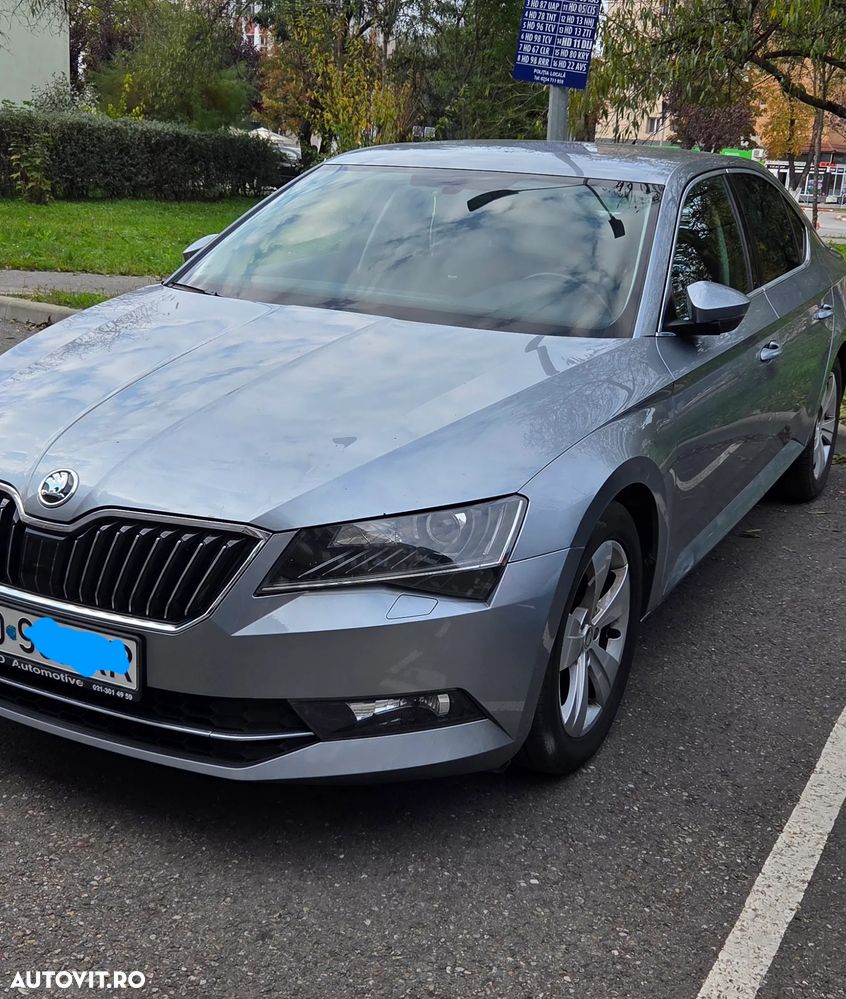 Skoda Superb 2.0 TDI DSG Ambition - 4