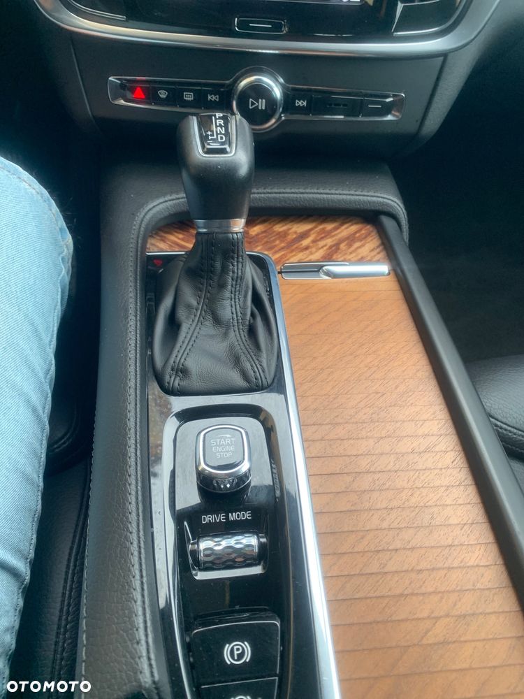 Volvo V90 D4 Inscription - 25