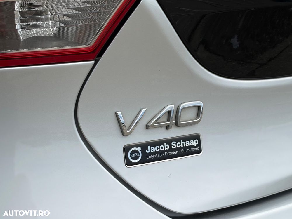 Volvo V40 D2 R Design - 15