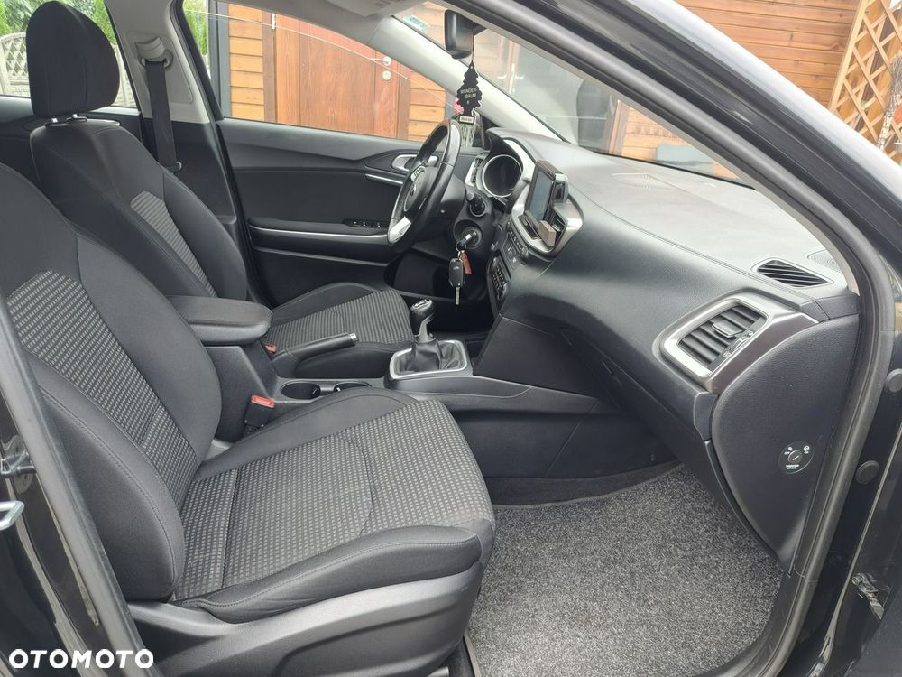 Kia Ceed - 21