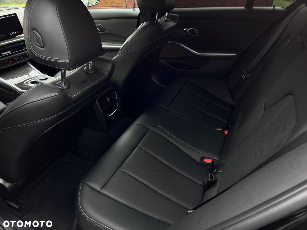 BMW Seria 3 318i M Sport - 12