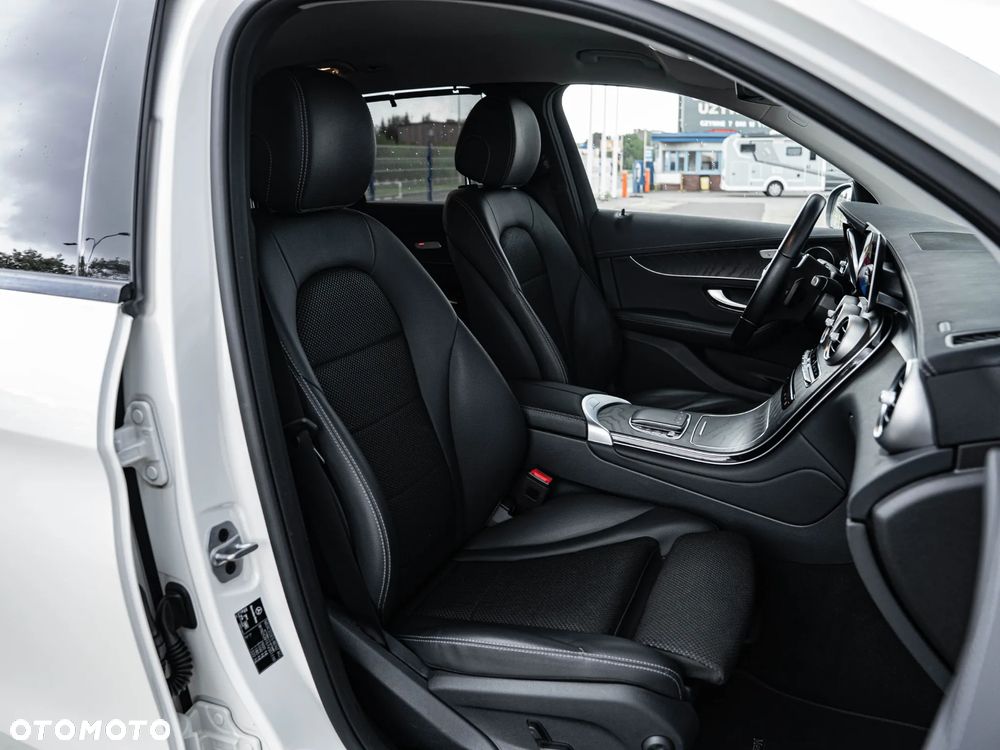 Mercedes-Benz GLC 220 d 4Matic 9G-TRONIC Exclusive - 25