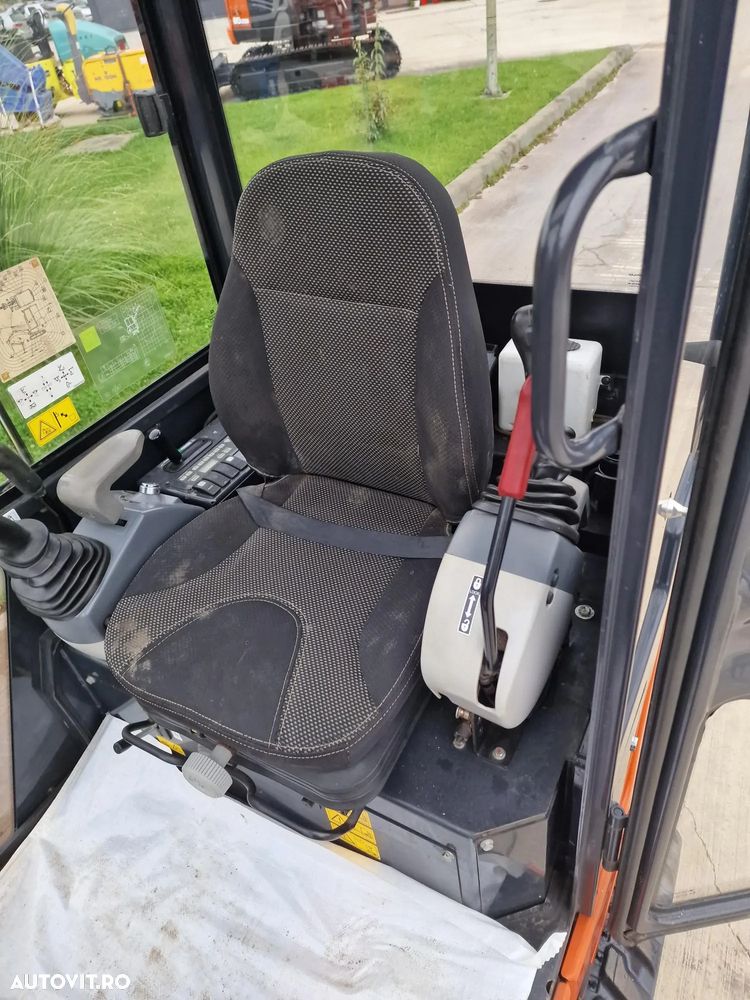 Hitachi ZX19, Masa operat 2tone, 2019, 1.596h, LAMA, CUPLA RAPIDA+3 CUPE, Senile extensibile, latime strans 0,98m, Inst picon, cabina, radio, senile 80% ok, STARE FOARTE BUNA, posibilitate leasing 4 ani, rata lunara 2.000 lei-PROMOTIE-17.900EUR+Tva - 22