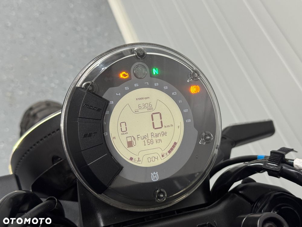 Husqvarna Svartpilen - 20