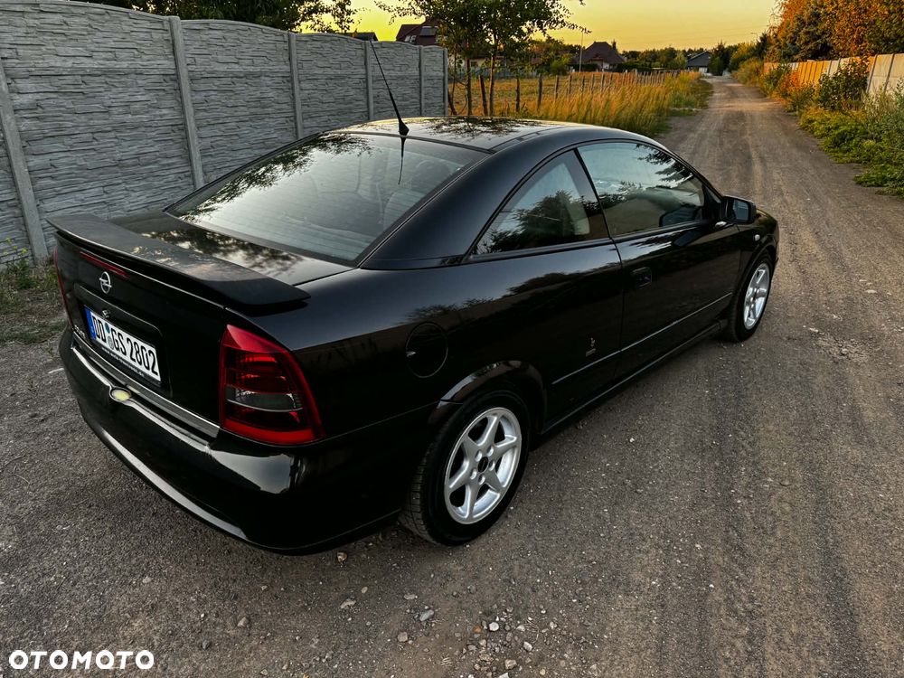 Opel Astra 2.2 Sport - 4