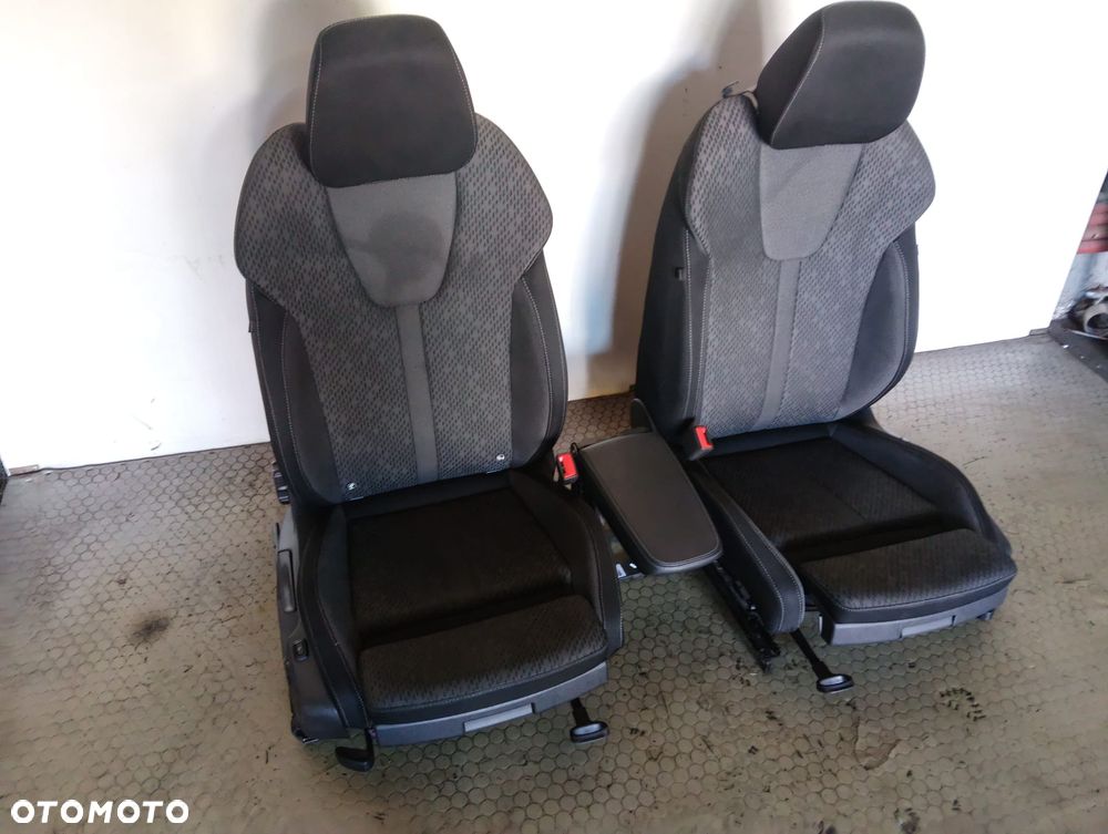 Fotele kanapa boczki grzane masaz Skoda Octavia IV czesci - 2