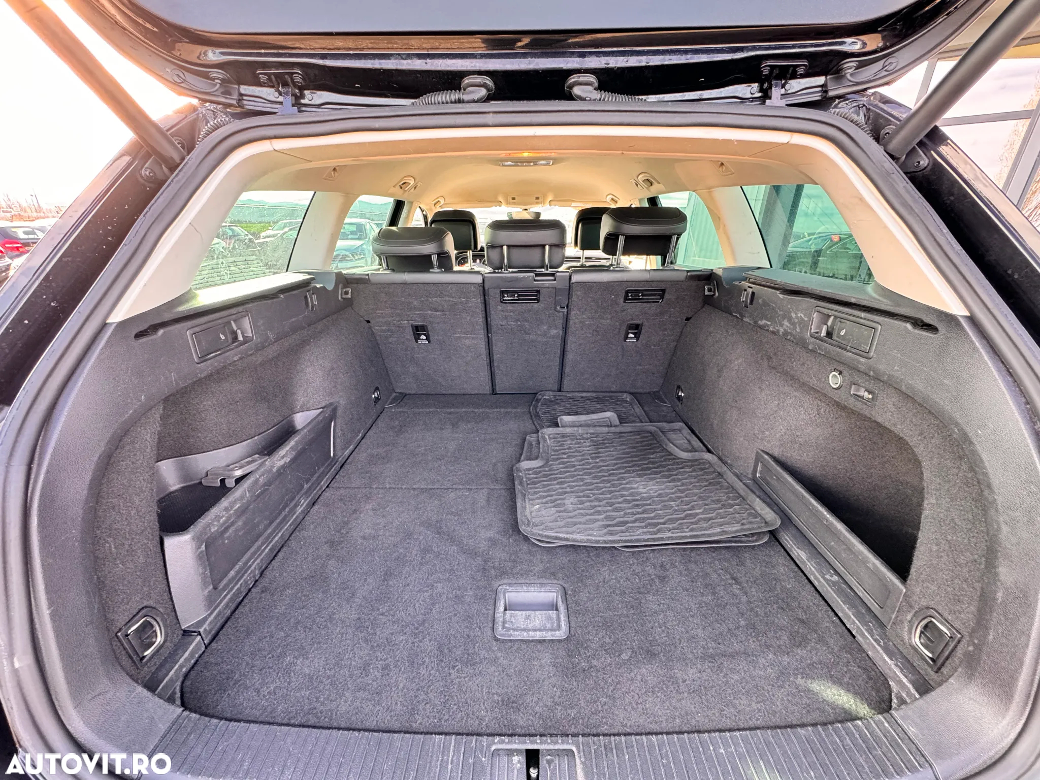 Volkswagen Passat Variant 2.0 TDI DSG 4Motion Highline - 20