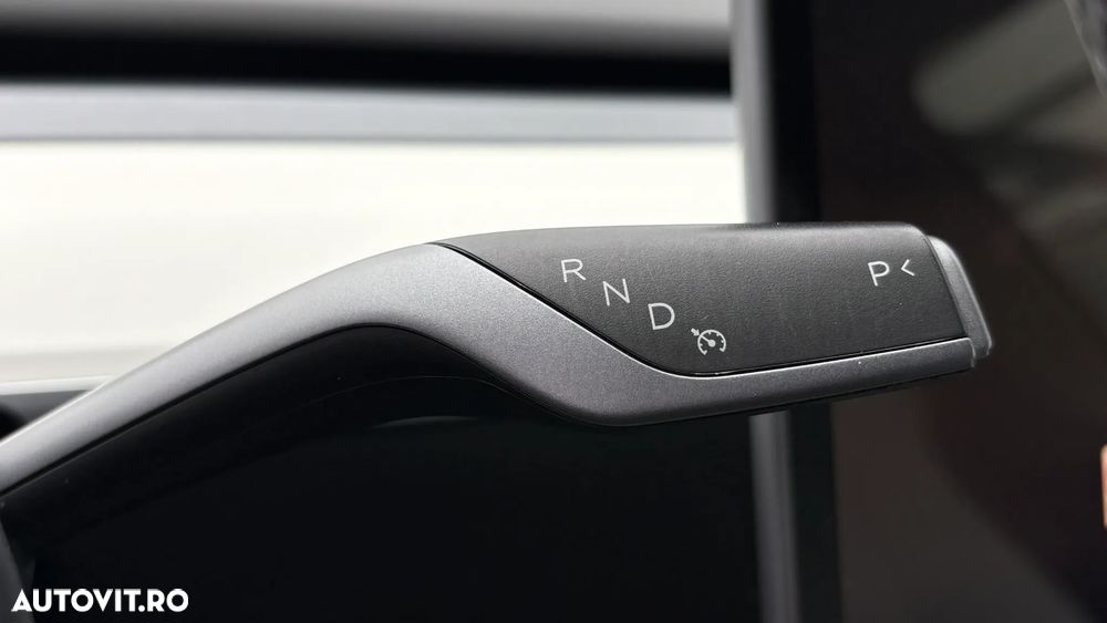 Tesla Model Y Long Range Dual Motor AWD - 27