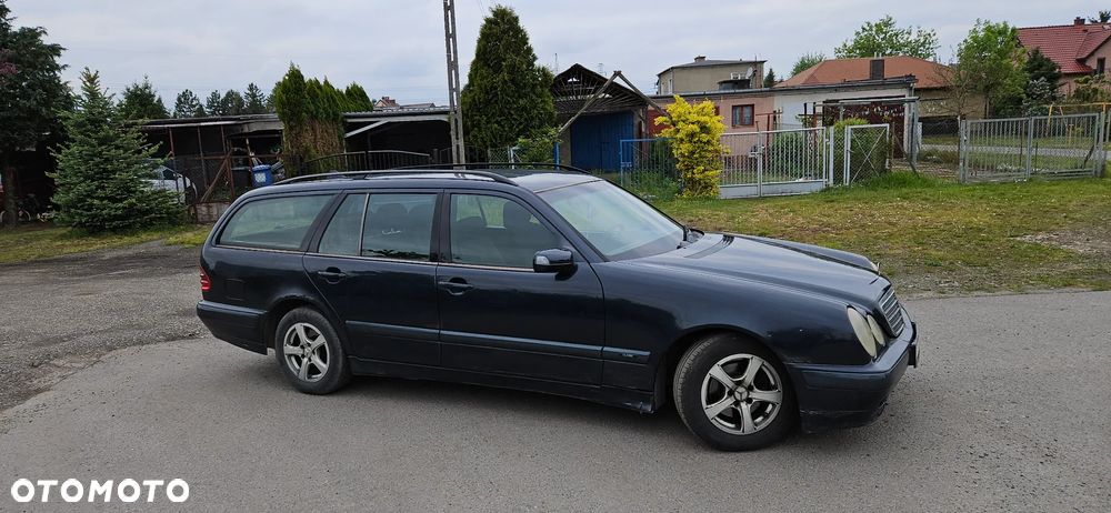 Mercedes-Benz Klasa E 220 T CDI Classic - 4