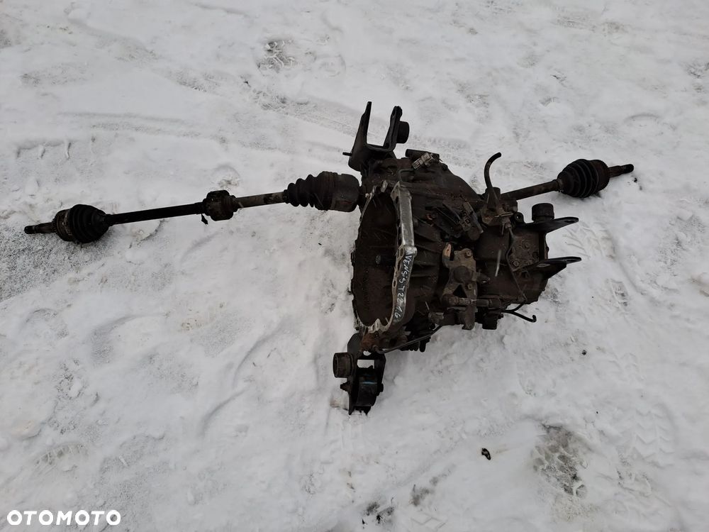 Toyota Avensis T22 1.6 VVT-i skrzynia biegów z półosiami - 1