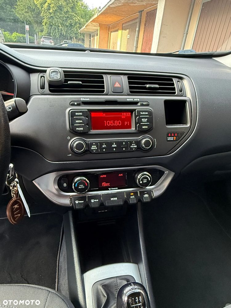 Kia Rio 1.4 Dream Team Edition - 12