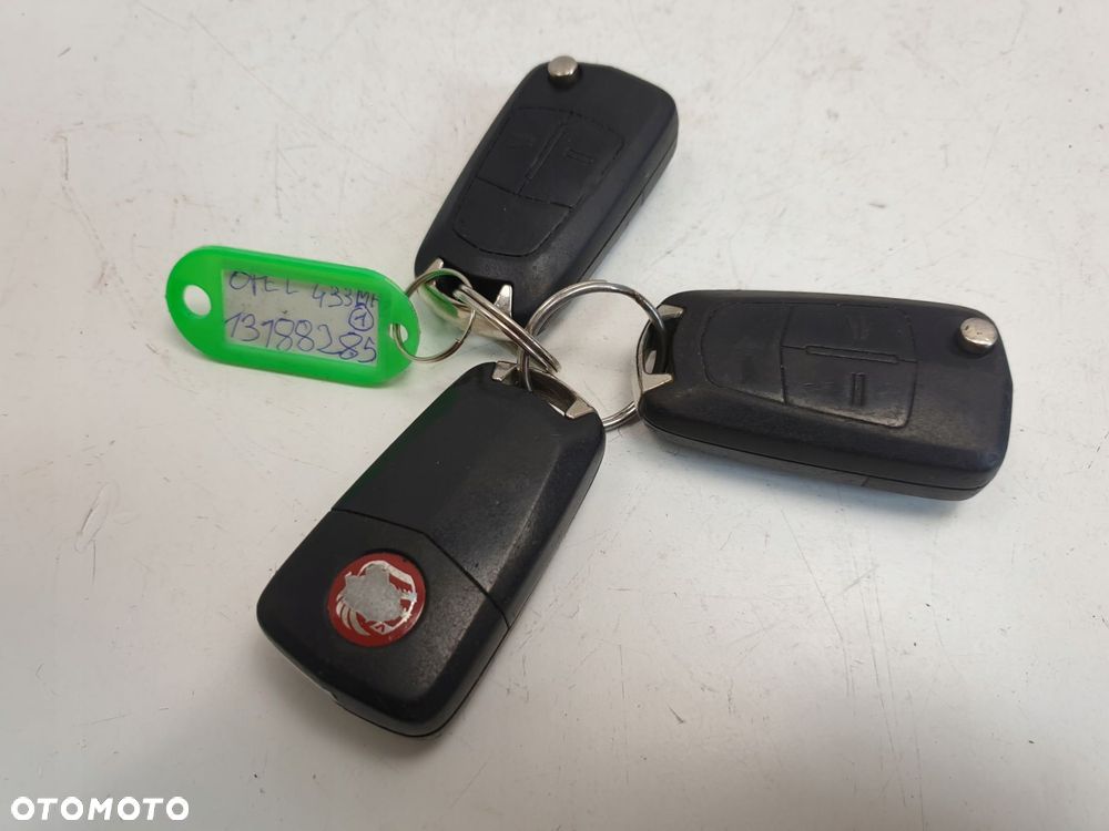 KLUCZYK PILOT OPEL CORSA D 13188285 - 13
