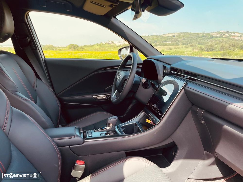 Lexus LBX Elegant - 13