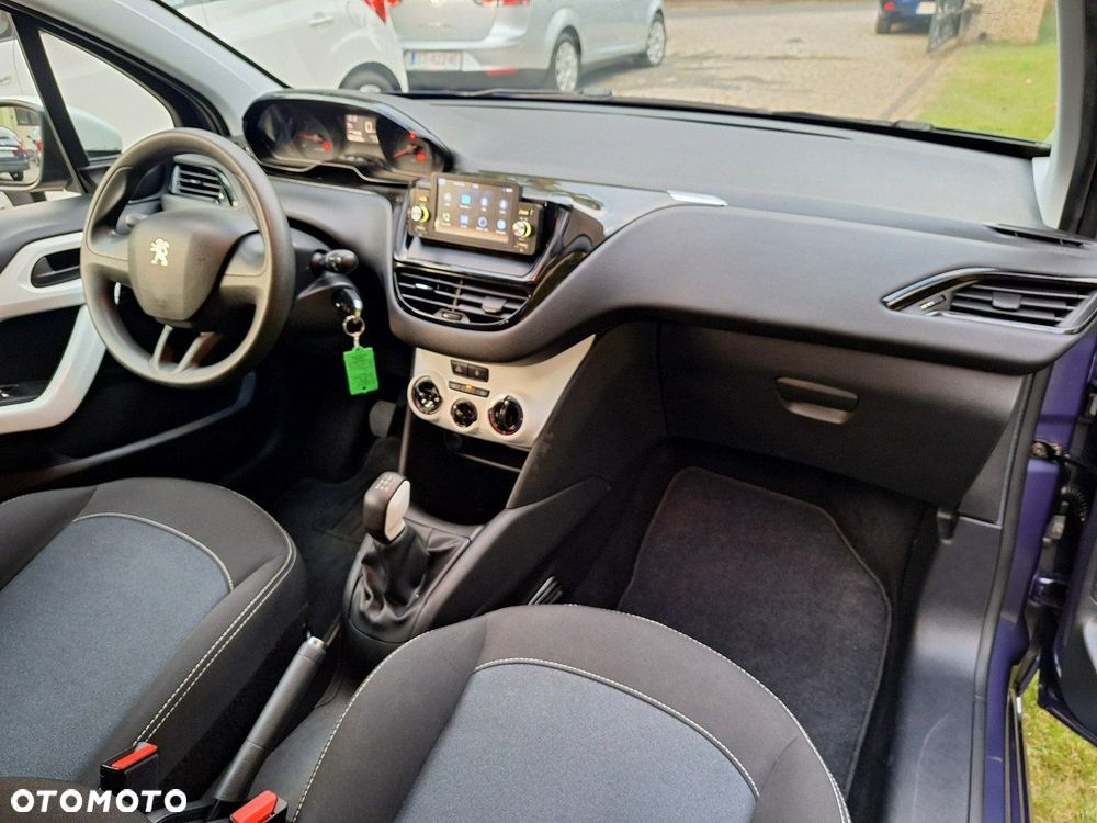 Peugeot 208 - 15