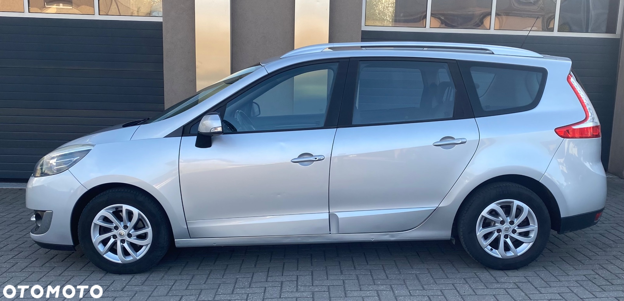 Renault Grand Scenic - 18