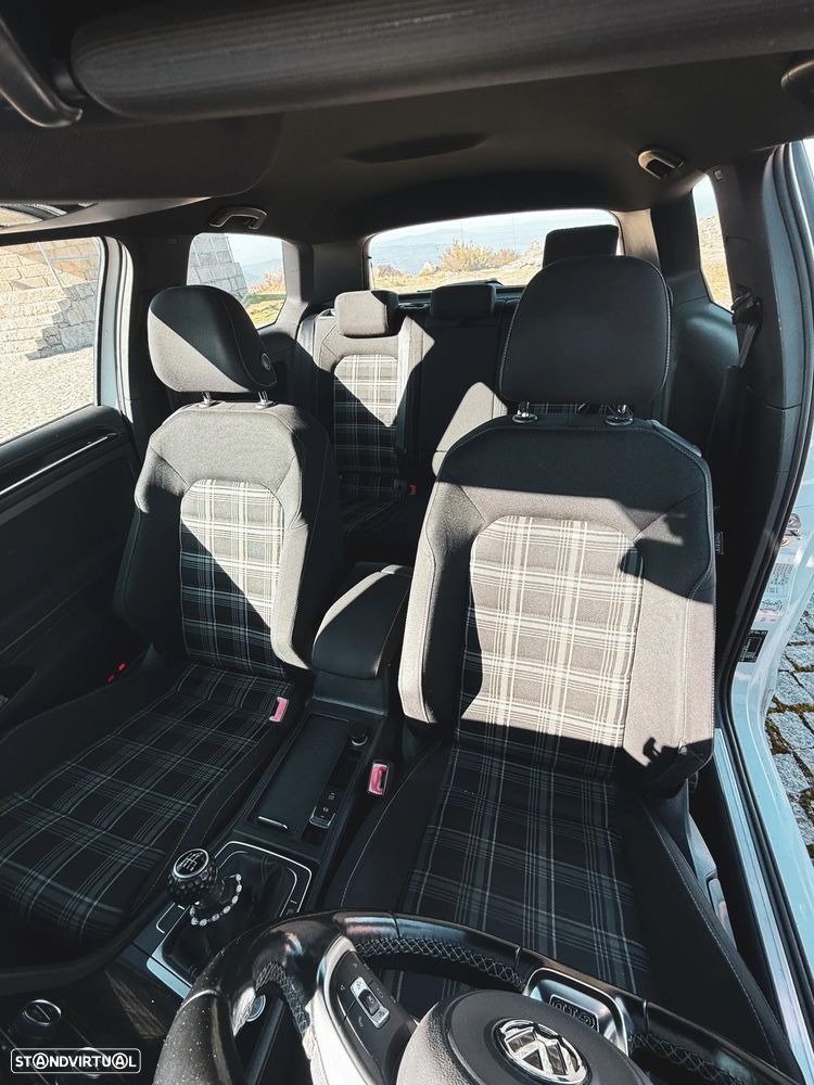 VW Golf GTD (BlueMotion ) - 12