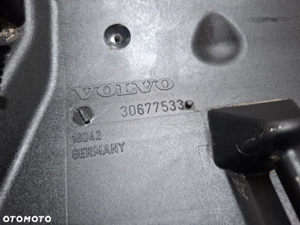 Obudowa filtra powietrza Volvo V50 S40 2,4D 2008 rok nr 30677533 - 2