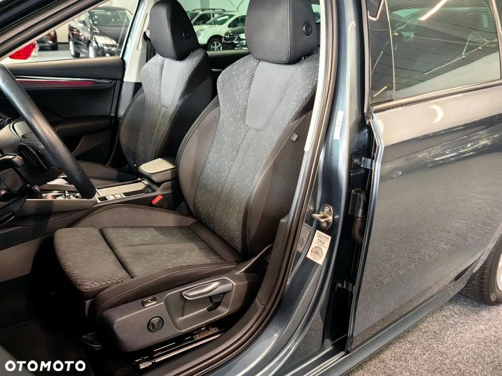 Skoda Octavia Combi 2.0 TDI DSG Exclusive Plus - 7