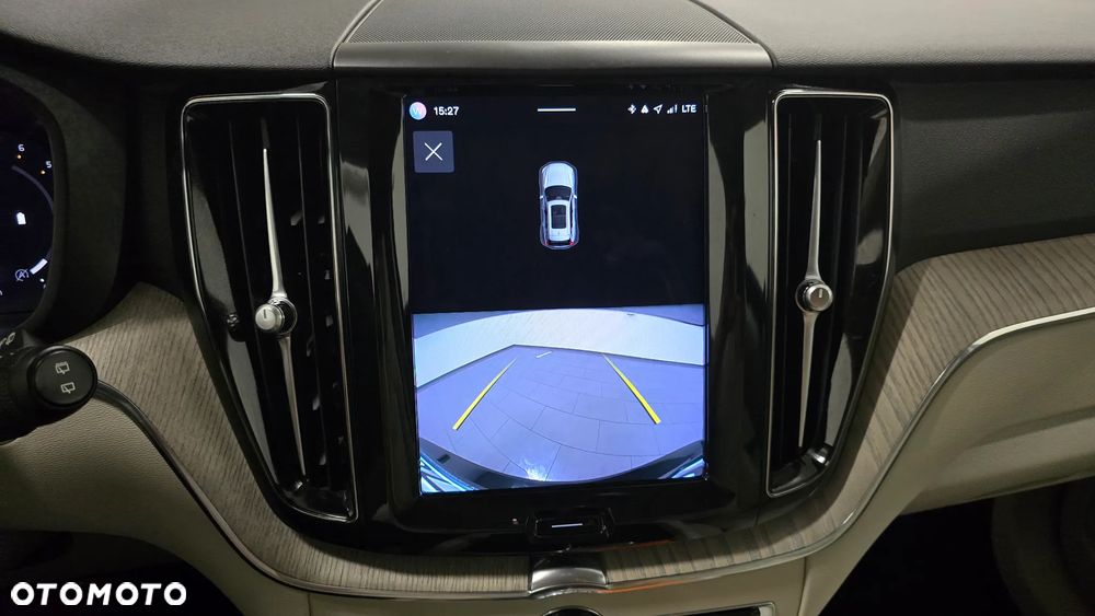 Volvo XC 60 B4 D Plus Dark - 31