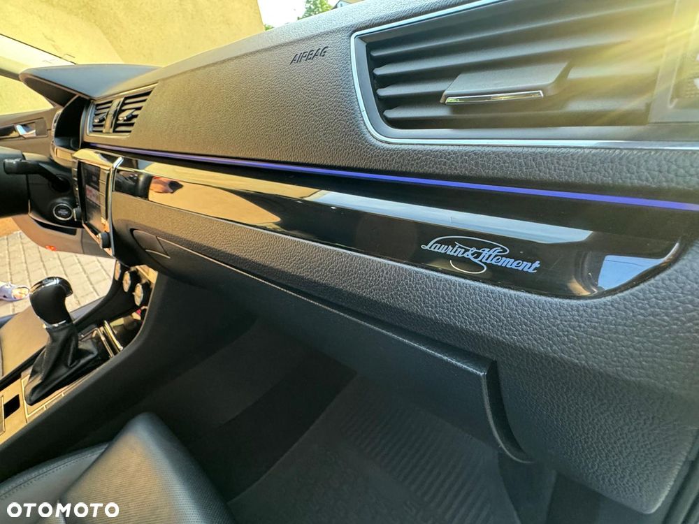 Skoda Superb 2.0 TDI L&K DSG - 17