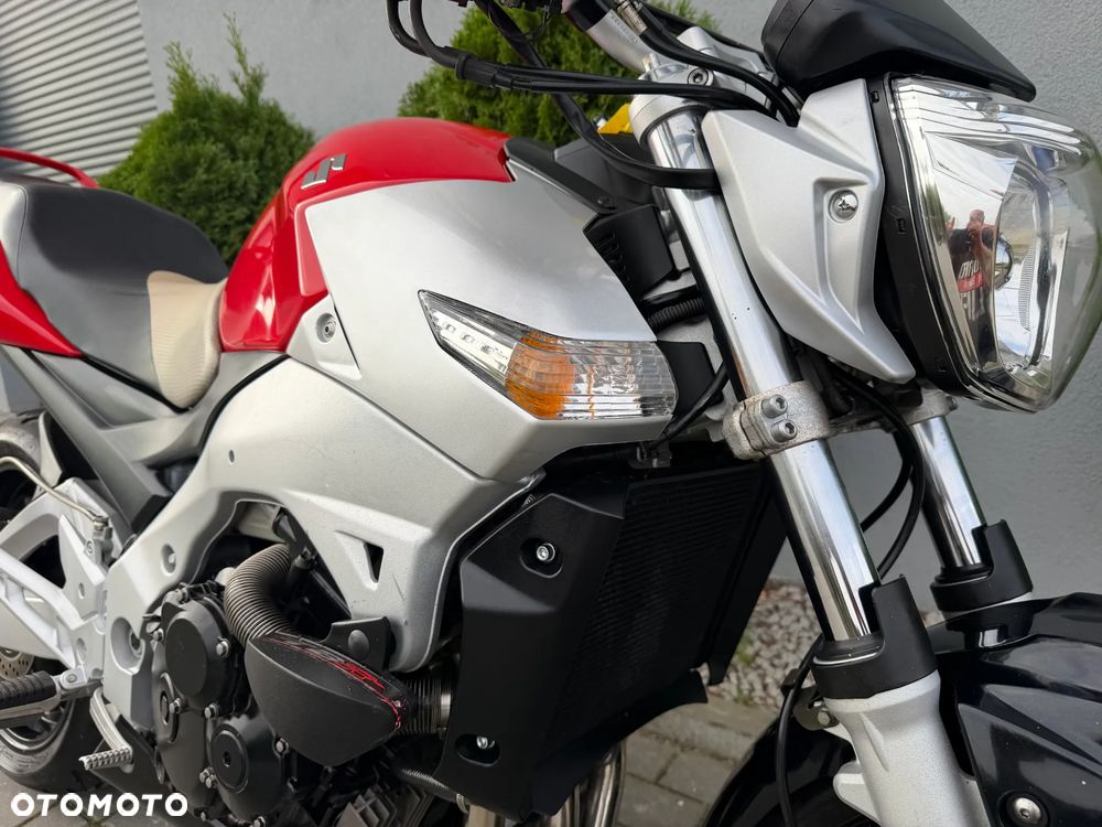 Suzuki GSR - 16