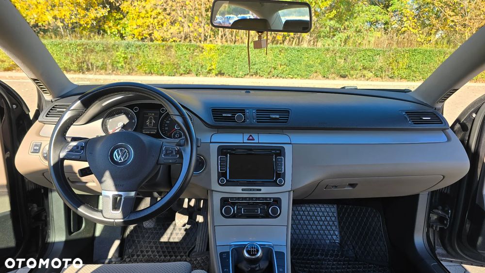 Volkswagen Passat - 18