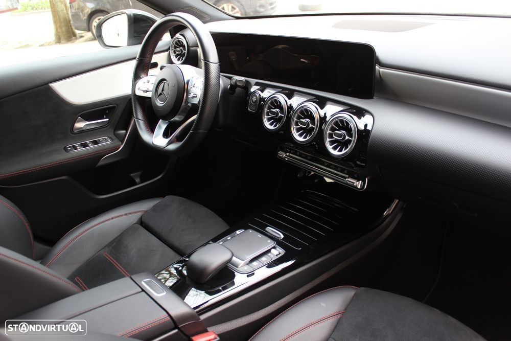 Mercedes-Benz A 250 e 8G-DCT AMG Line - 26
