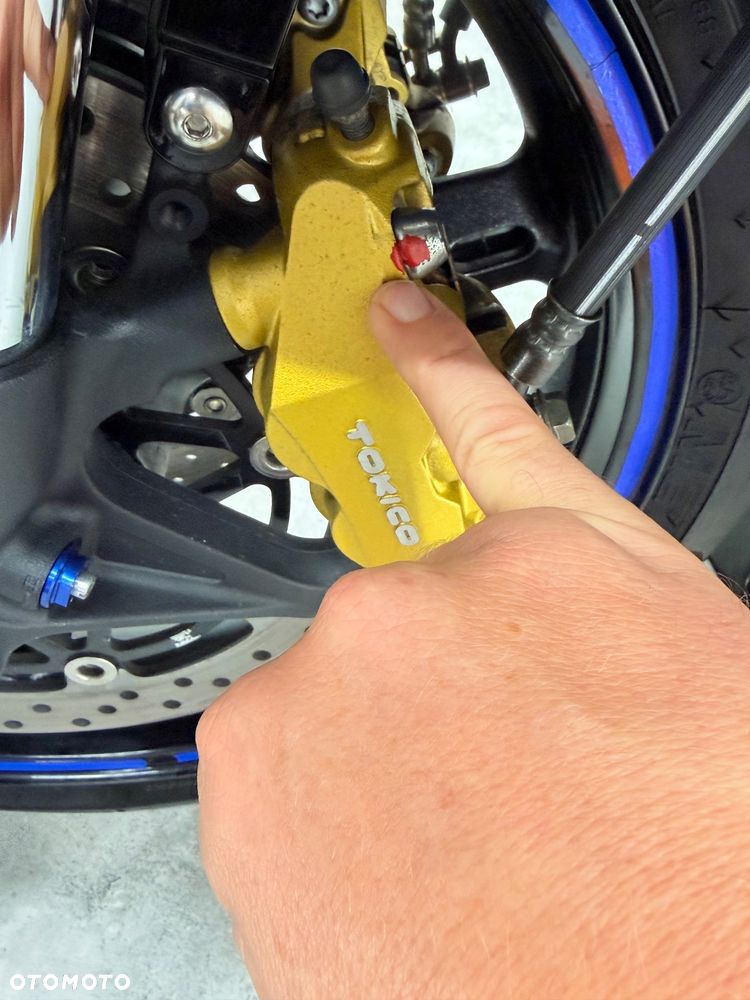 Suzuki GSX-R - 25