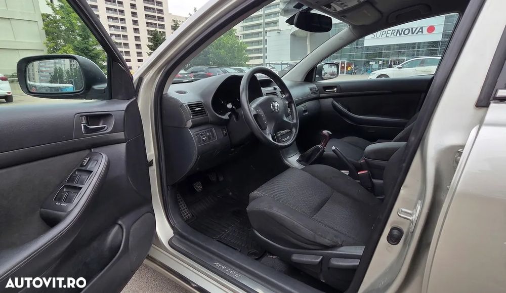 Toyota Avensis 1.8 Sdn. Sol - 11