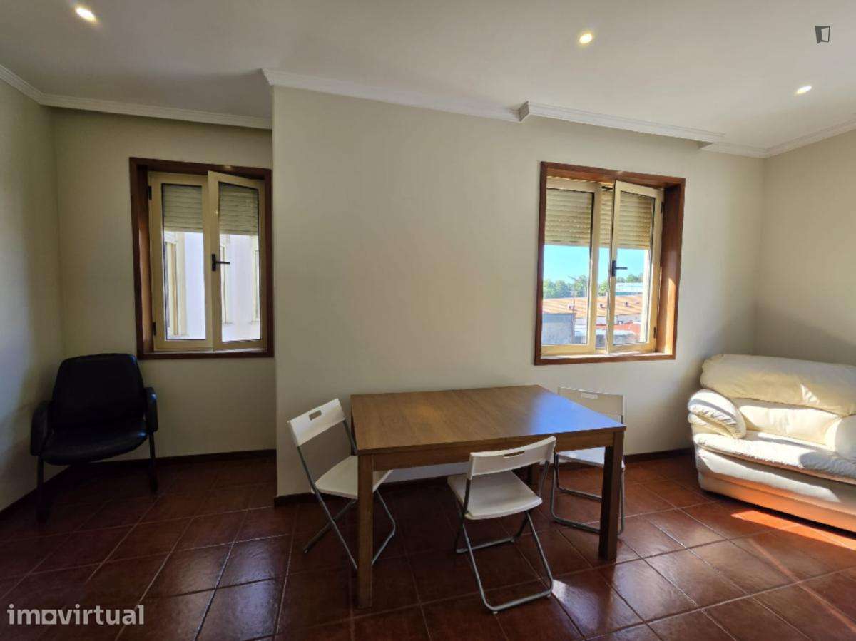 Quarto - localizado em Paranhos Porto - Grande imagem: 2/14