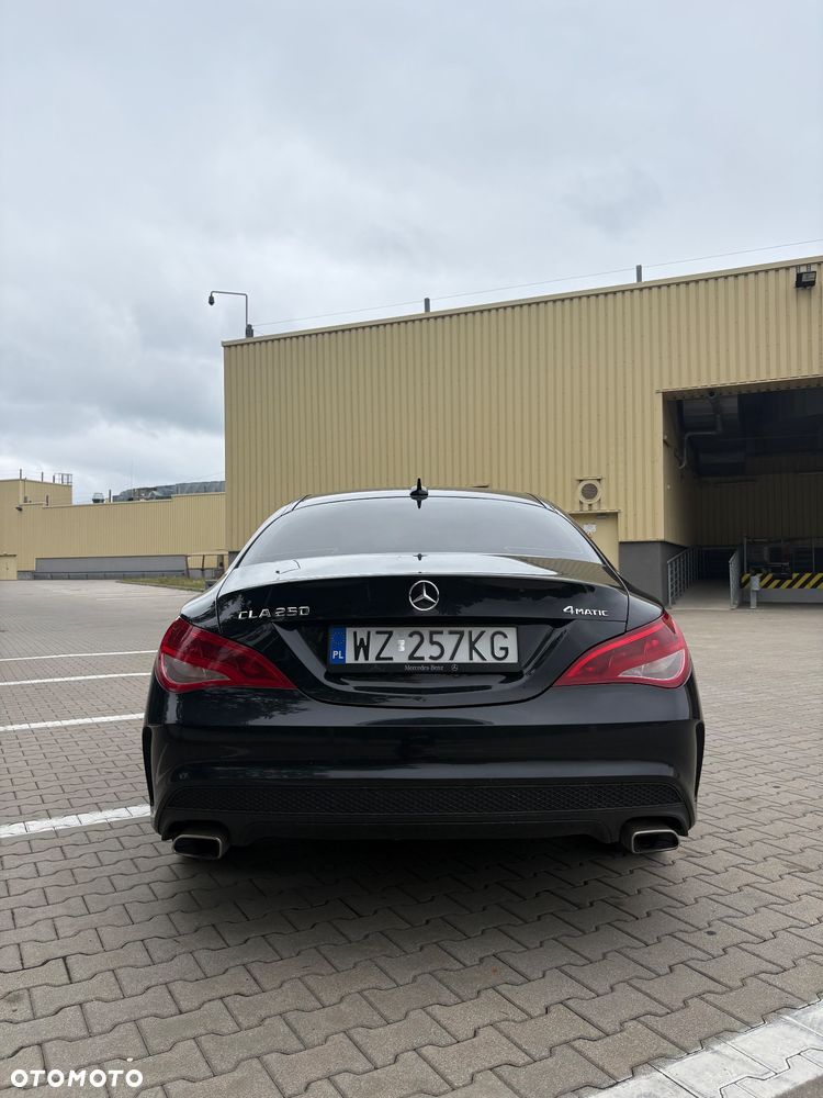 Mercedes-Benz CLA 250 4-Matic AMG Line - 9