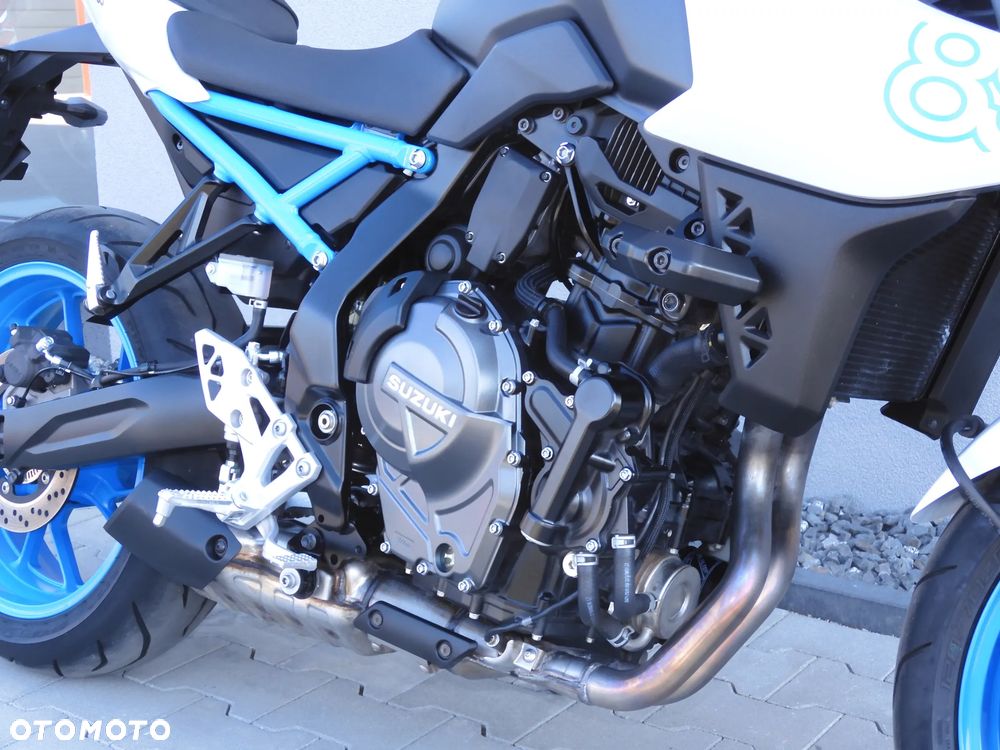 Suzuki GSX - 7