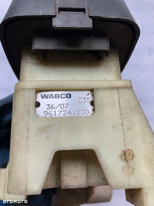 MANETKA ZAWÓR HAMULCA RĘCZNEGO SCANIA R 9617241000 - 3